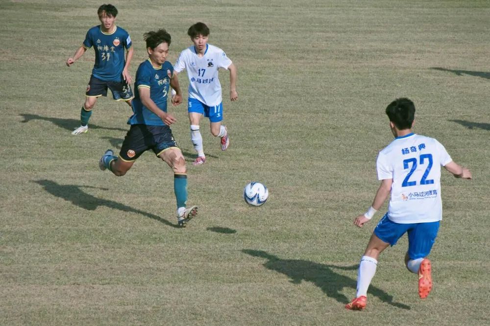国内足球青年队积极备战比赛，信心十足迎接挑战的简单介绍