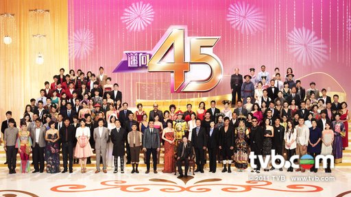 球队斗志昂扬，再次赢得胜利殊荣，路途漫漫迈向梦想