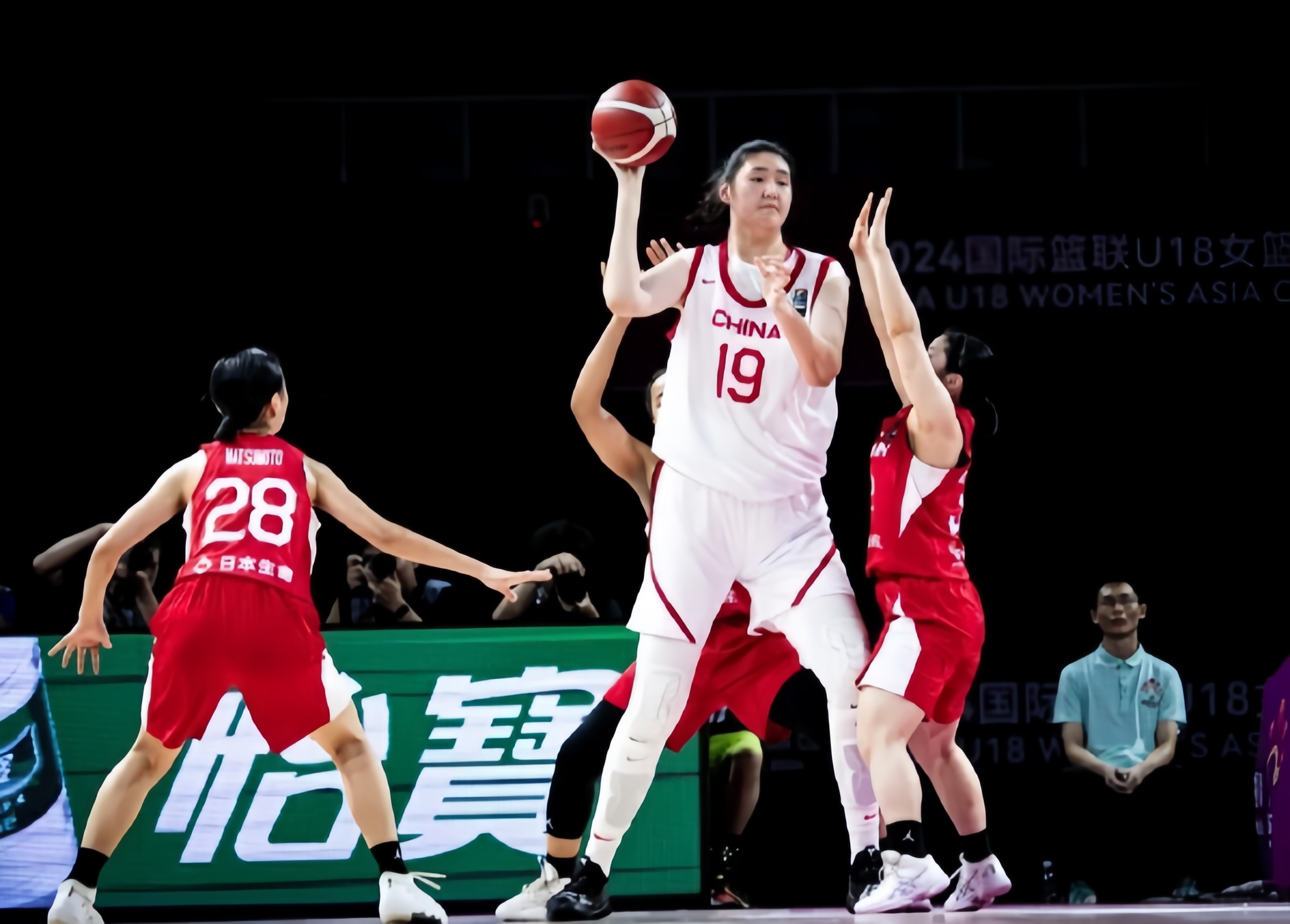 关于亚洲杯-女篮34分狂胜新西兰三连胜晋级4强的信息