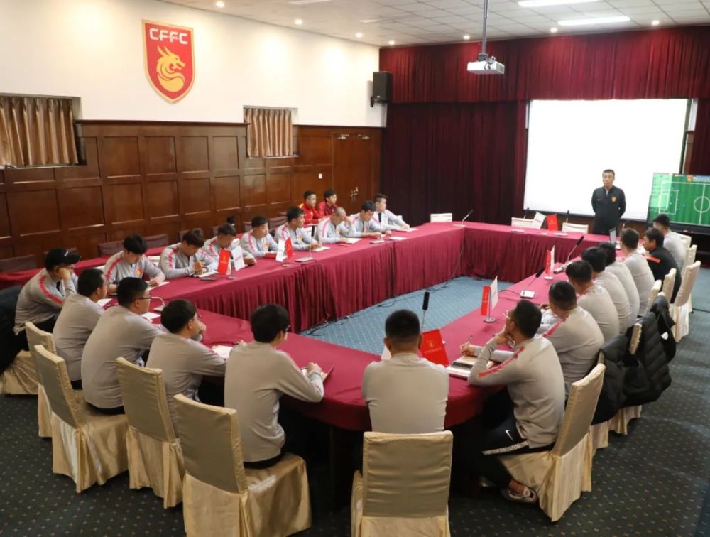 包含中超球队海外训练营提前报告预训情况的词条