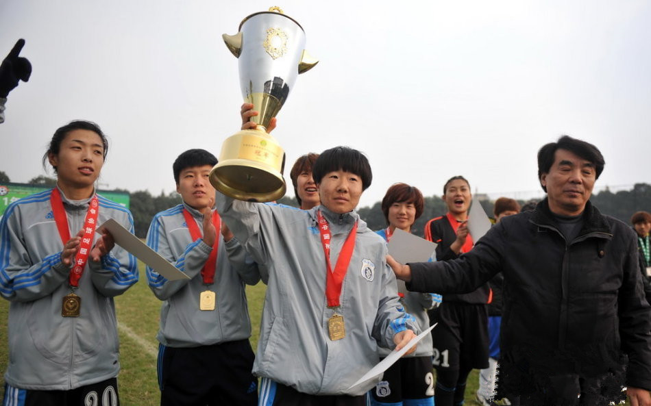 守望相助！女子足球锦标赛拉开帷幕！